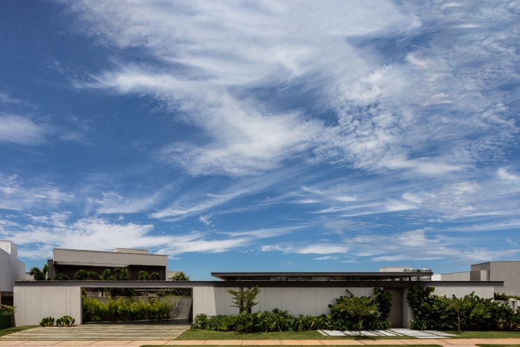Studio Porto aciona atributos como conforto térmico e sustentabilidade para o projeto Triângulo House