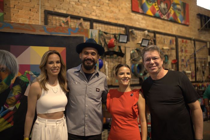 Kobra recebe personalidades como Boninho, Ana Furtado, Cafu, políticos e empresários na inauguração de seu ateliê em São Paulo