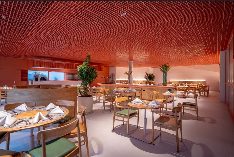 Almenat Embu das Artes, Tapestry Collection by Hilton, destaca renovação elegante na inauguração do Restaurante Japi