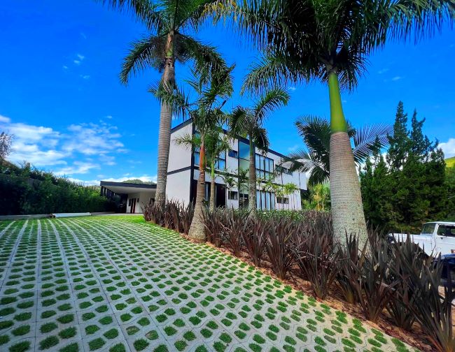 Studio Julio Sousa Paisagista revela projeto de luxo em Teresópolis/RJ