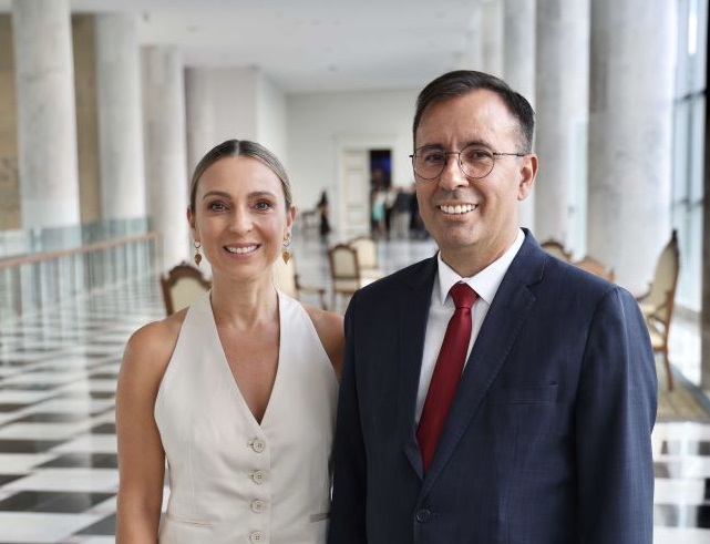 Palácio Iguaçu recebe segunda edição luxuosa de livro sobre sua história aos 70 anos