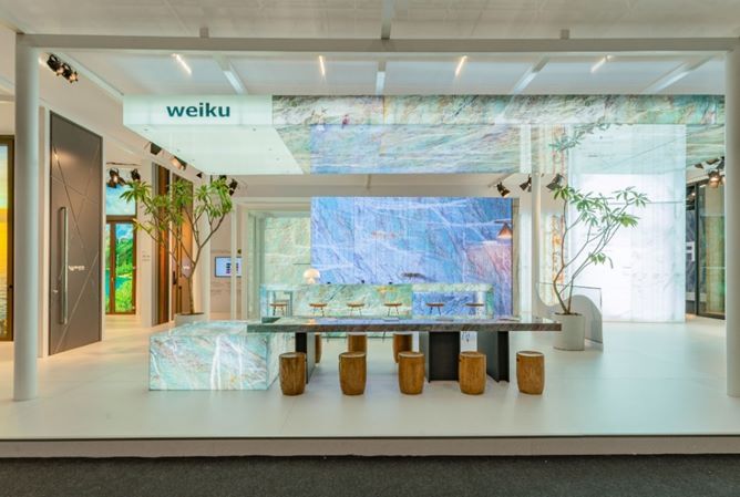 Weiku apresenta inovações de alto luxo na Expo Revestir 24, incluindo superfícies em pedras preciosas