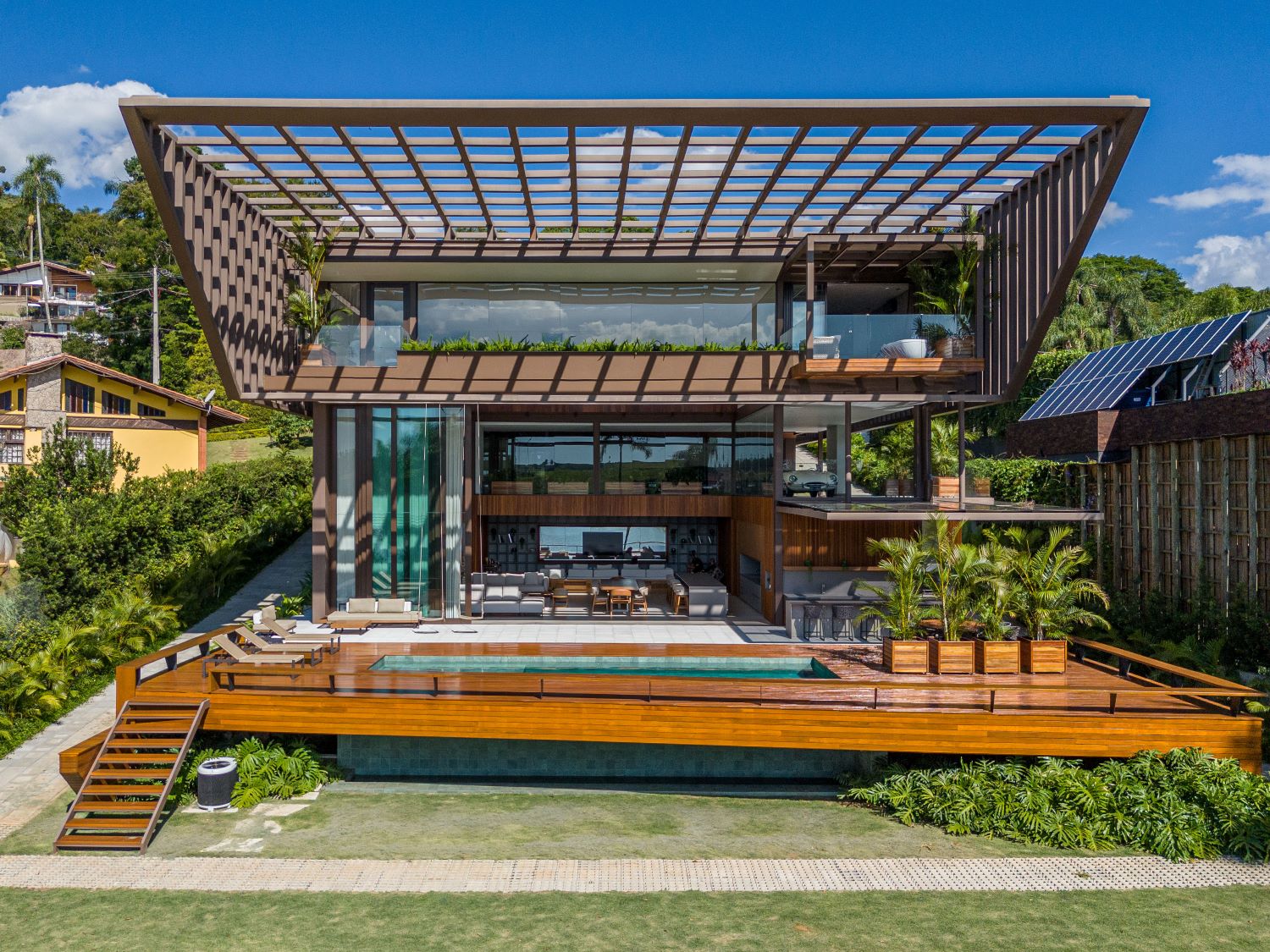Casa na represa: Arquitetura e sofisticação em sintonia