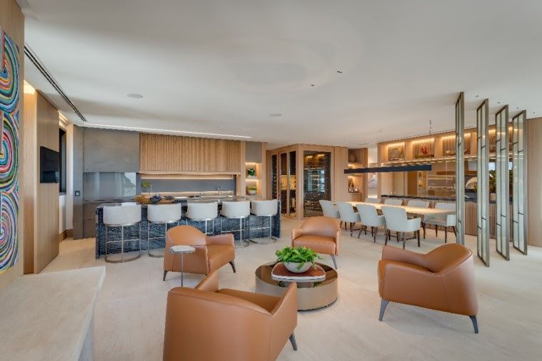 Apartamento decorado em Curitiba favorece felicidade dos moradores com presença constante de convidados
