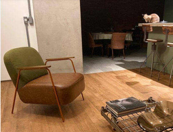 Designer Hakim Hazim lança a cadeira Nipo, exclusiva para a Muma