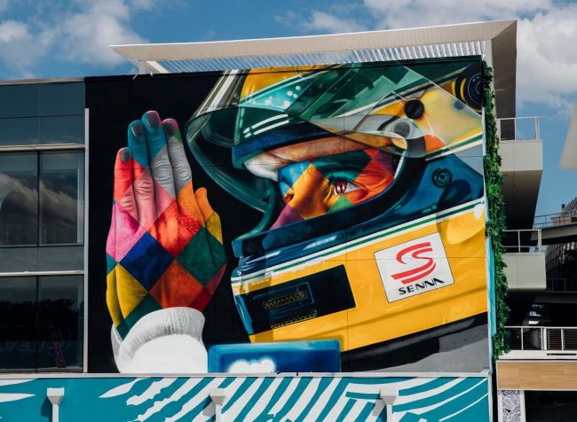 Eduardo Kobra estreia mural dedicado a Senna no Autódromo de Miami