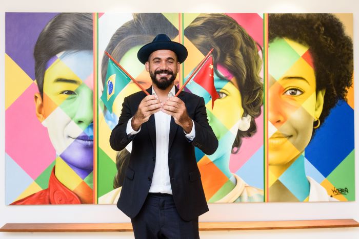 Eduardo Kobra faz parte do acervo de obras de arte do banco BOCOM BBM