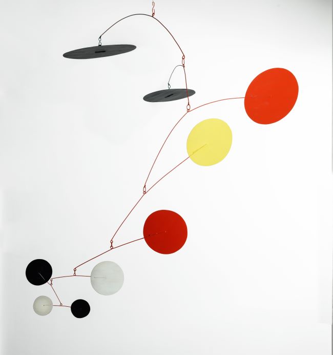 Exposição Calder + Miró apresenta mais de 150 obras e ocupa dois andares do Instituto Tomie Ohtake
