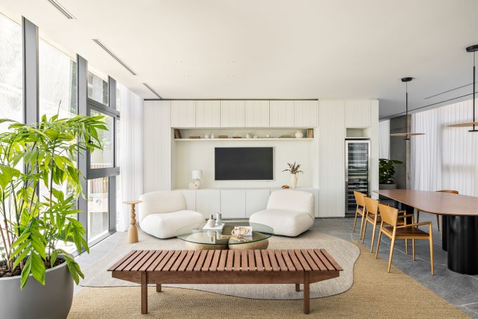 Apartamento de R$ 15,7 milhões impressiona com peças assinadas por designers de diversos países
