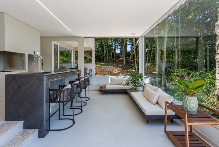 Mansão sustentável em Balneário Camboriú impressiona com valor avaliado em R$ 19 milhões