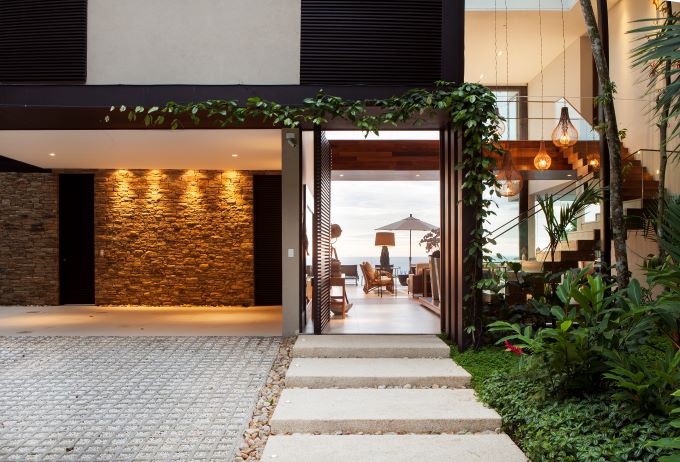 Como selecionar a porta perfeita para a entrada da sua casa