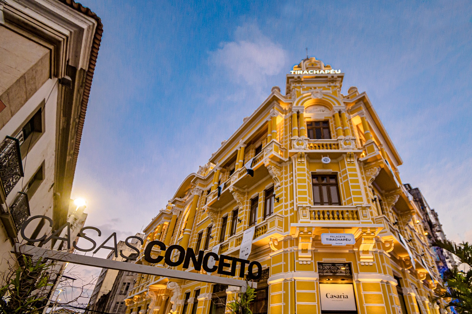 Tendências Globais de Design se Conectam à Exposição em Palacete Histórico Restaurado em Salvador, Brasil
