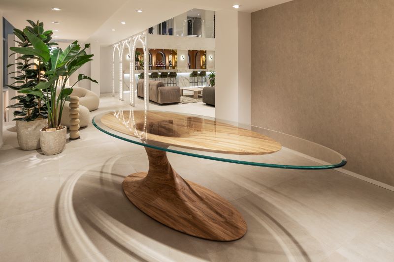 Natuzzi Italia é premiada com Muse Design Award Gold 2024 pela mesa Uragano