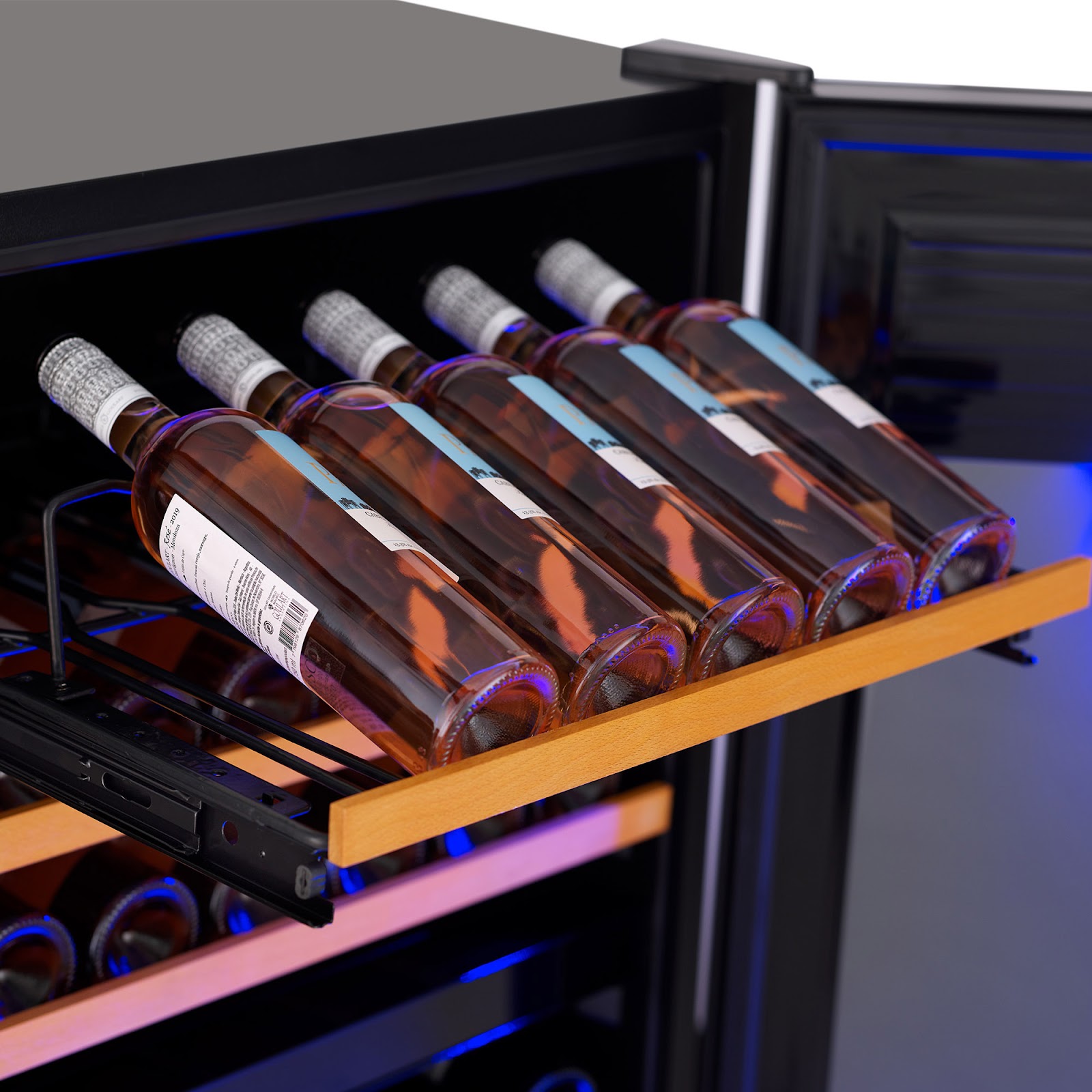 Tecnologia e design exclusivos: conheça as adegas de alta performance da Elettromec