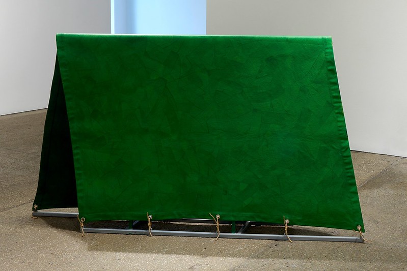 Luisa Strina e Galatea realizam visita guiada nas exposições de Cildo Meireles