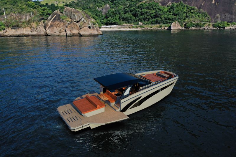 Com “beach club” flutuante, Triton Yachts traz nova lancha ao mercado mundial