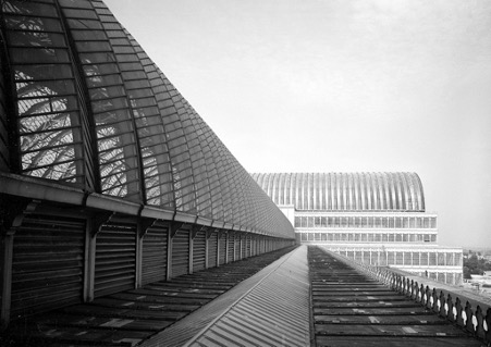 Sol Camacho e Abividro lançam exposição e livro sobre Pavilhões de Vidro