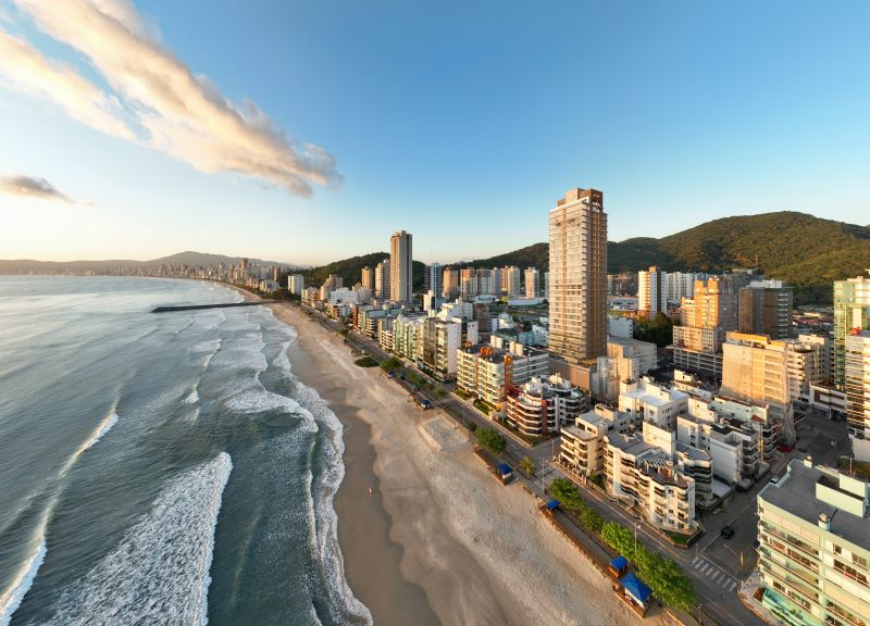 Saint John transforma o skyline de Itapema com rooftop a 108 metros de altura