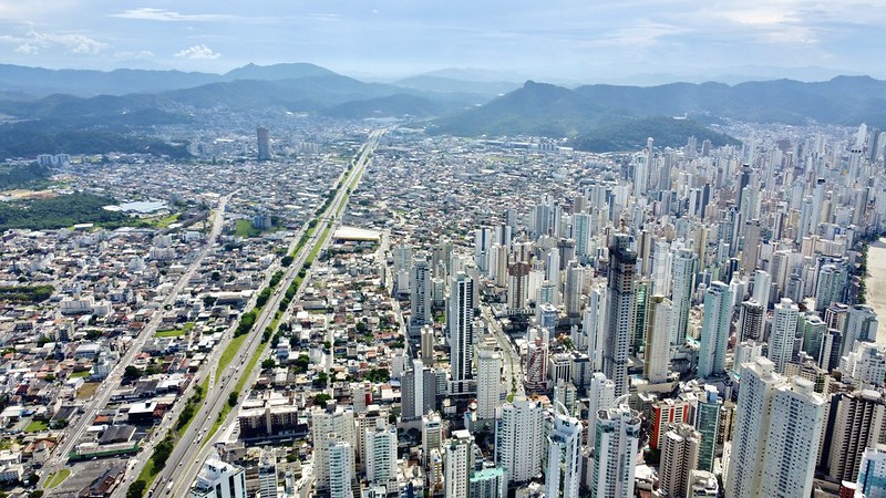 Litoral catarinense atrai grifes internacionais com imóveis em edifícios assinados que ultrapassam R$ 65 milhões