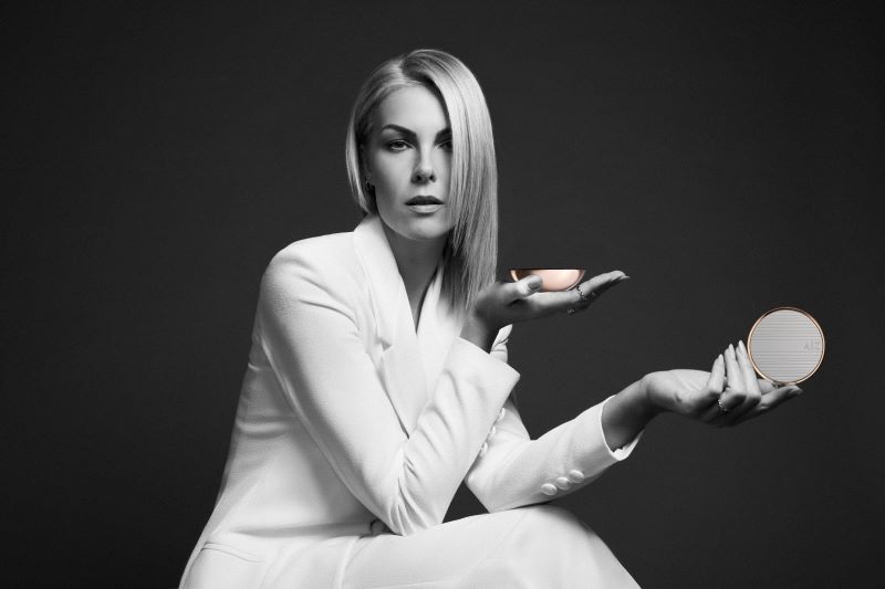 Ana Hickmann apresenta grande lançamento da Zen Design na Expo Revestir