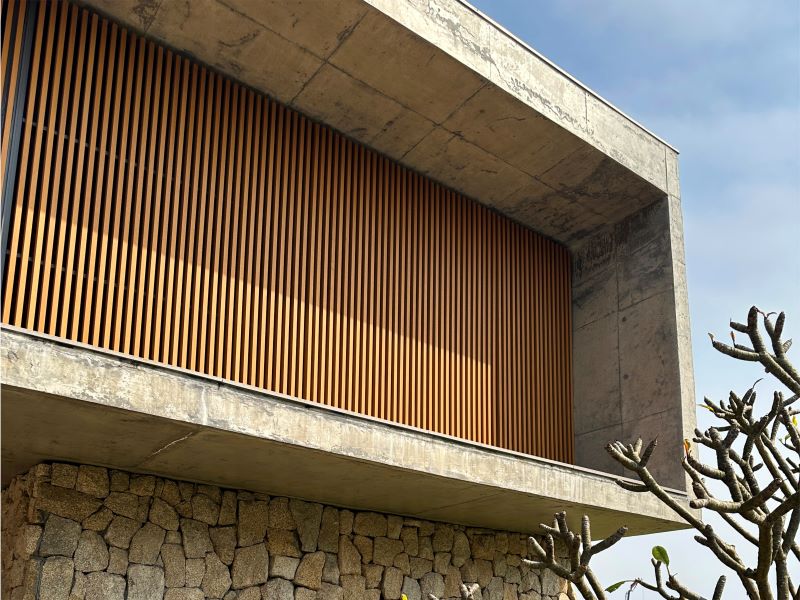 Ecovale Acabamentos apresenta inovação em madeira sintética na Expo Revestir 2025