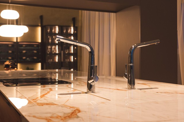 Roca une design e tecnologia em soluções para áreas gourmet na Expo Revestir 2025