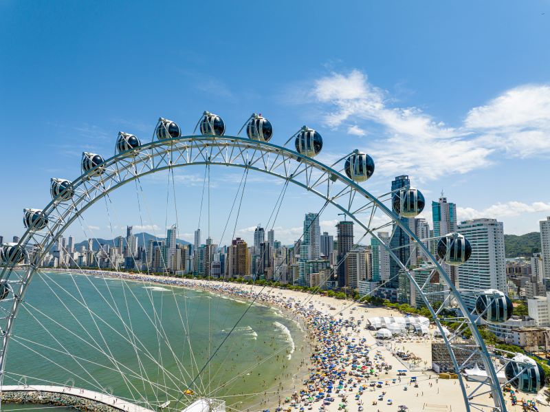 Balneário Camboriú “fura a bolha” e entra no radar dos ultrarricos com imóveis de até R$ 200 milhões