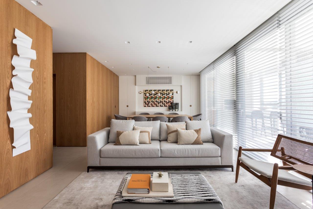 Apartamento em Curitiba ganha projeto acolhedor e atemporal assinado pelo ARQ+CO Studio
