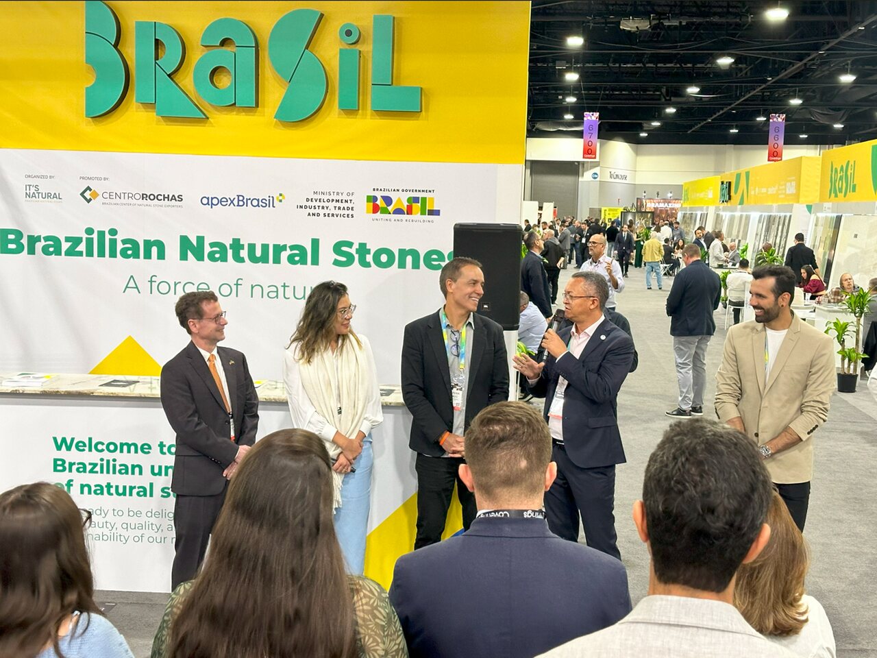Com participação robusta, Brasil mira ampliar parcerias comerciais na Coverings 2025