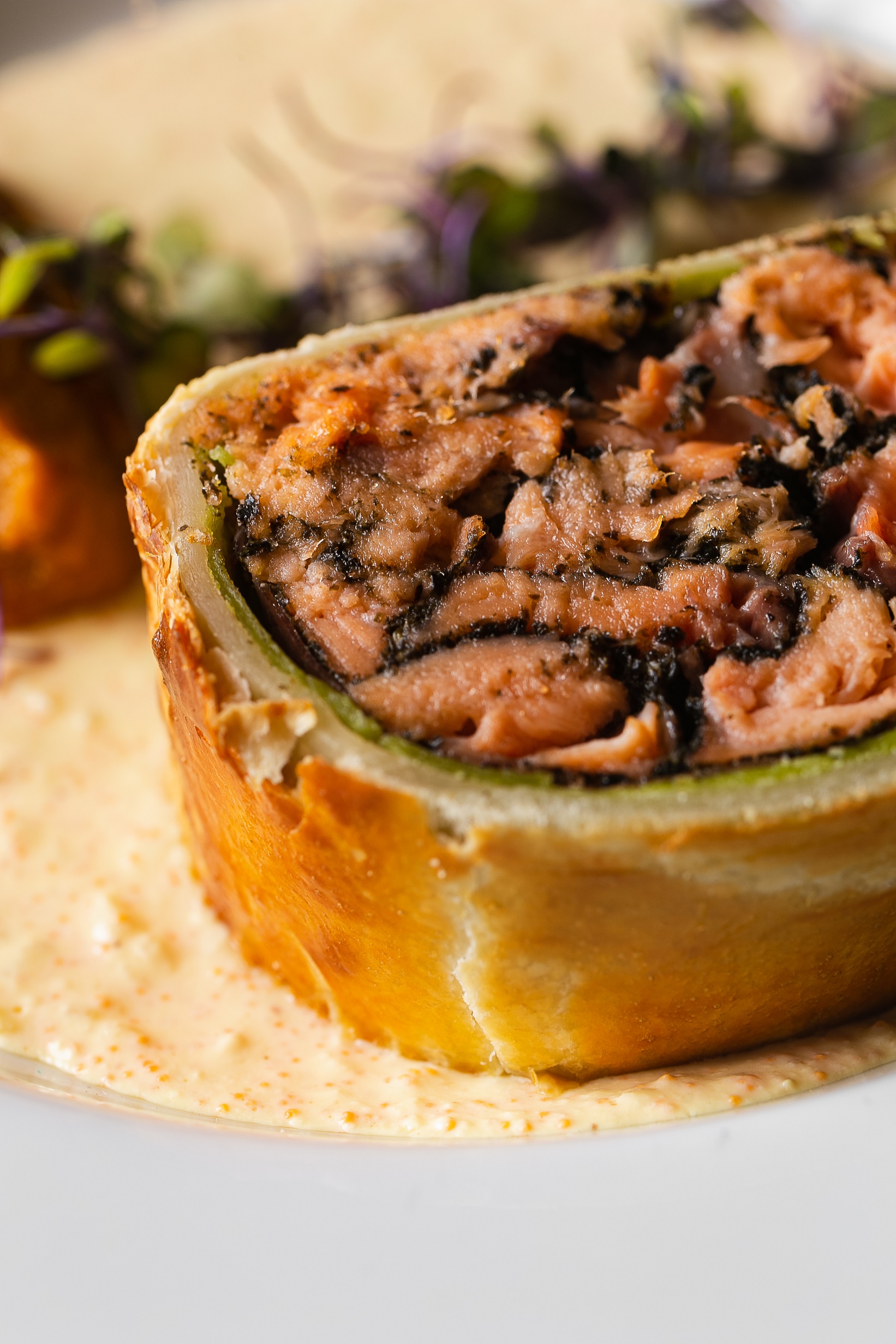 Salmão Wellington: clássico da gastronomia britânica ganha releitura em Curitiba