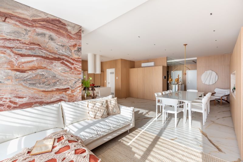 Apartamento de R$ 6,9 milhões da CASACOR SC 2025 está à venda com décor completo e vista para o mar