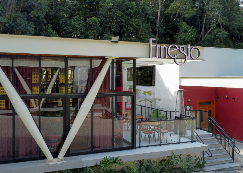 Com muito jazz e R&B, restaurante Ernesto inaugura unidade conceitual na Rua da Música