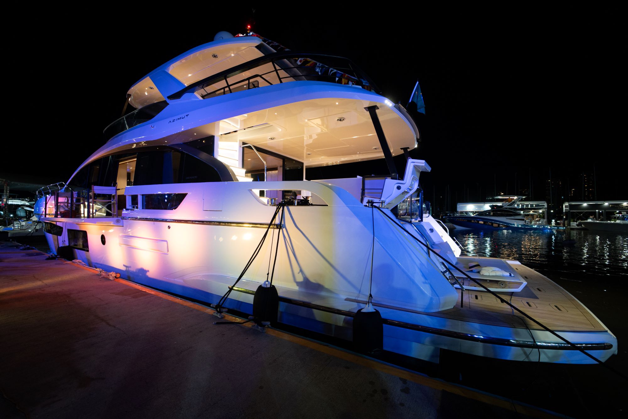 Estreia global da Azimut Grande 25 Metri é marcada por espetáculo Bolshoi Brasil no Sul do país