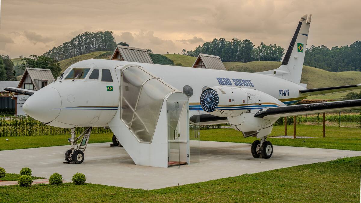 Arquiteta curitibana transforma avião raro em suíte de luxo no Espírito Santo