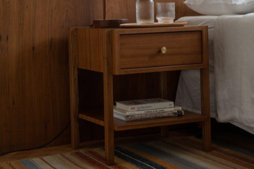 Mesa de Cabeceira: 5 modelos com design assinado para se inspirar
