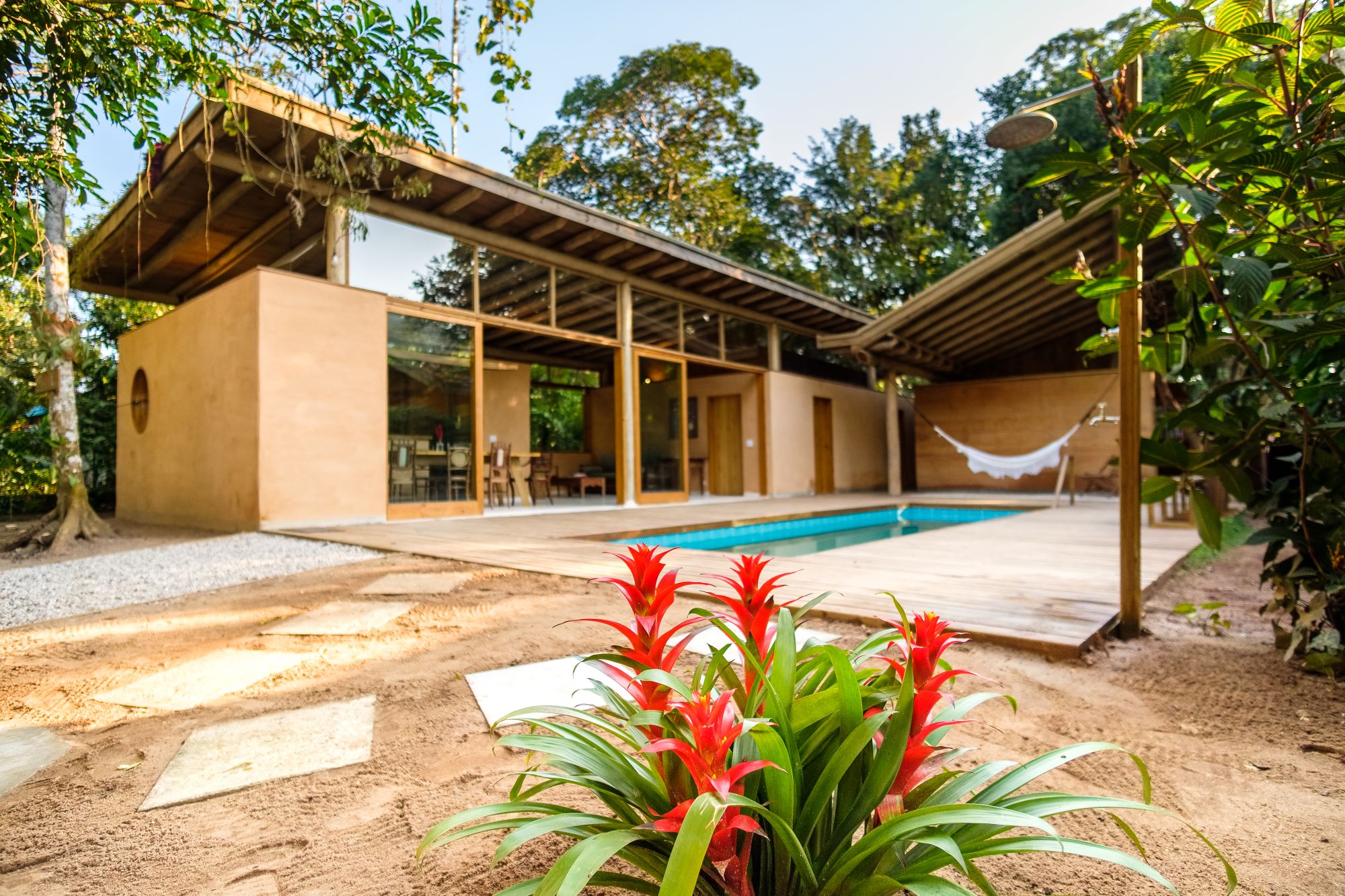 Exposição “Terra” na 14ª Bienal de Arquitetura reflete sobre o futuro da construção sustentável em um mundo em transformação