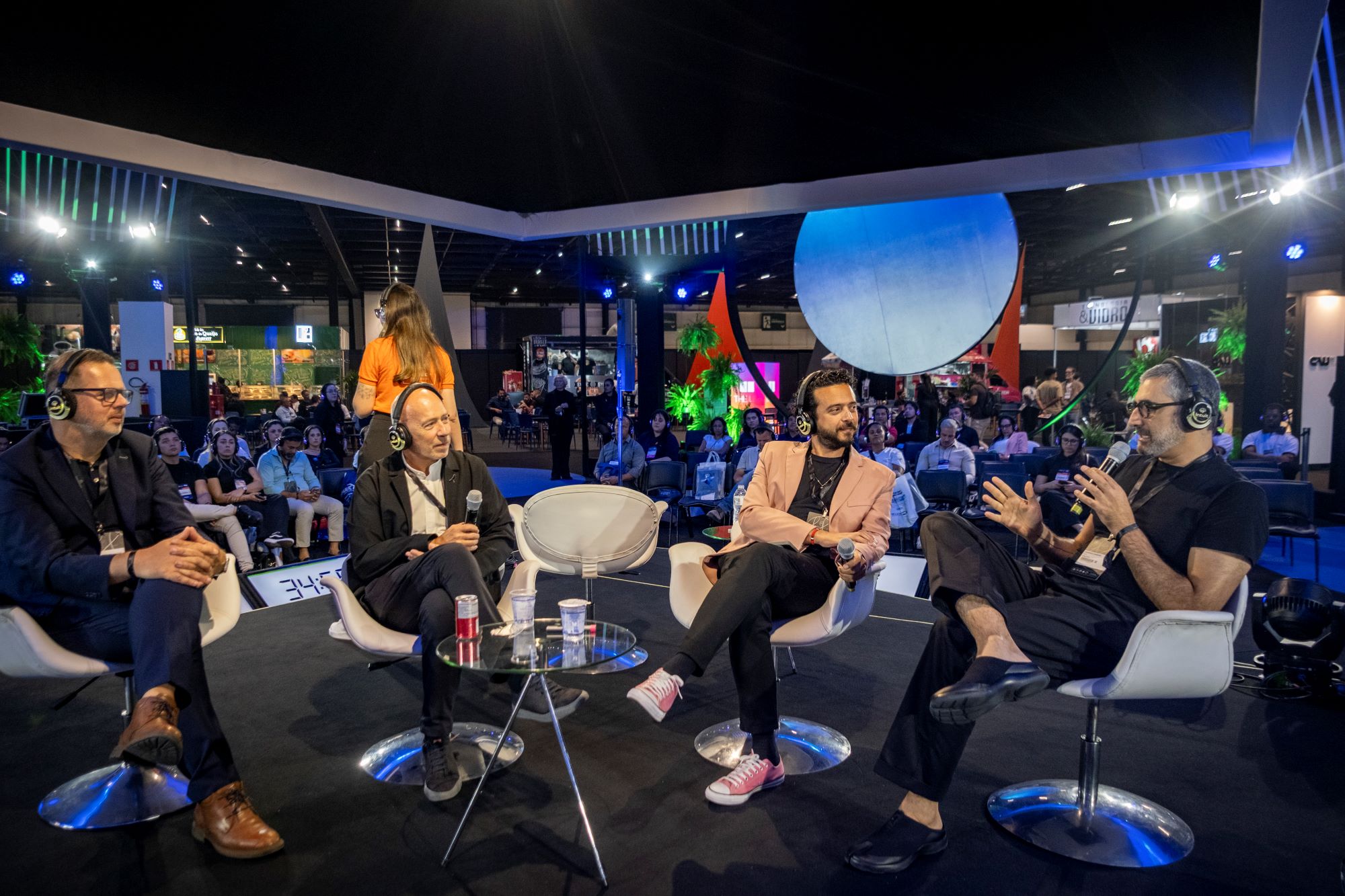 Nomes internacionais da arquitetura discutem inovação e sustentabilidade no futuro do setor