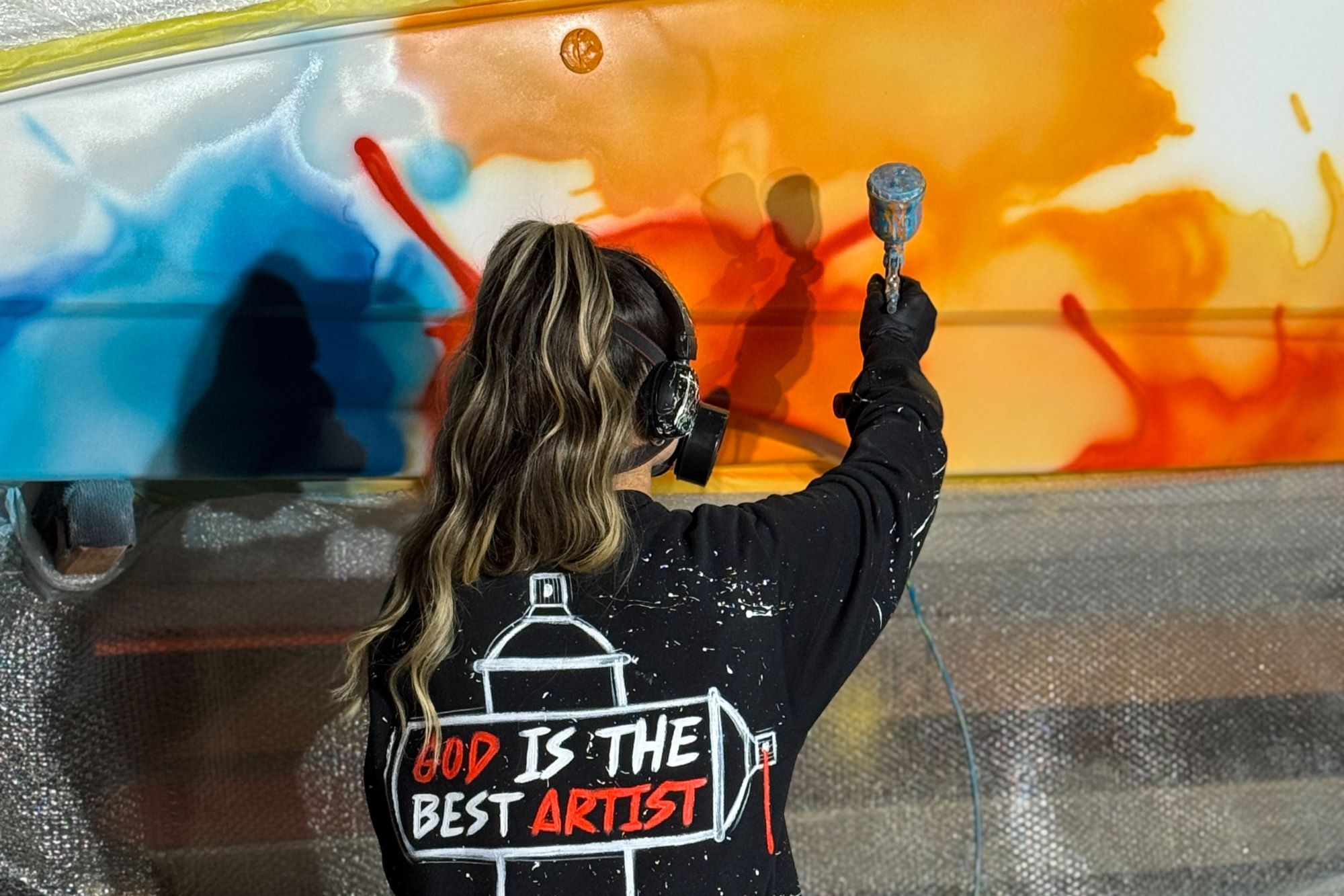 Lanchas grafitadas por artista brasileira serão lançadas este mês na capital paulista