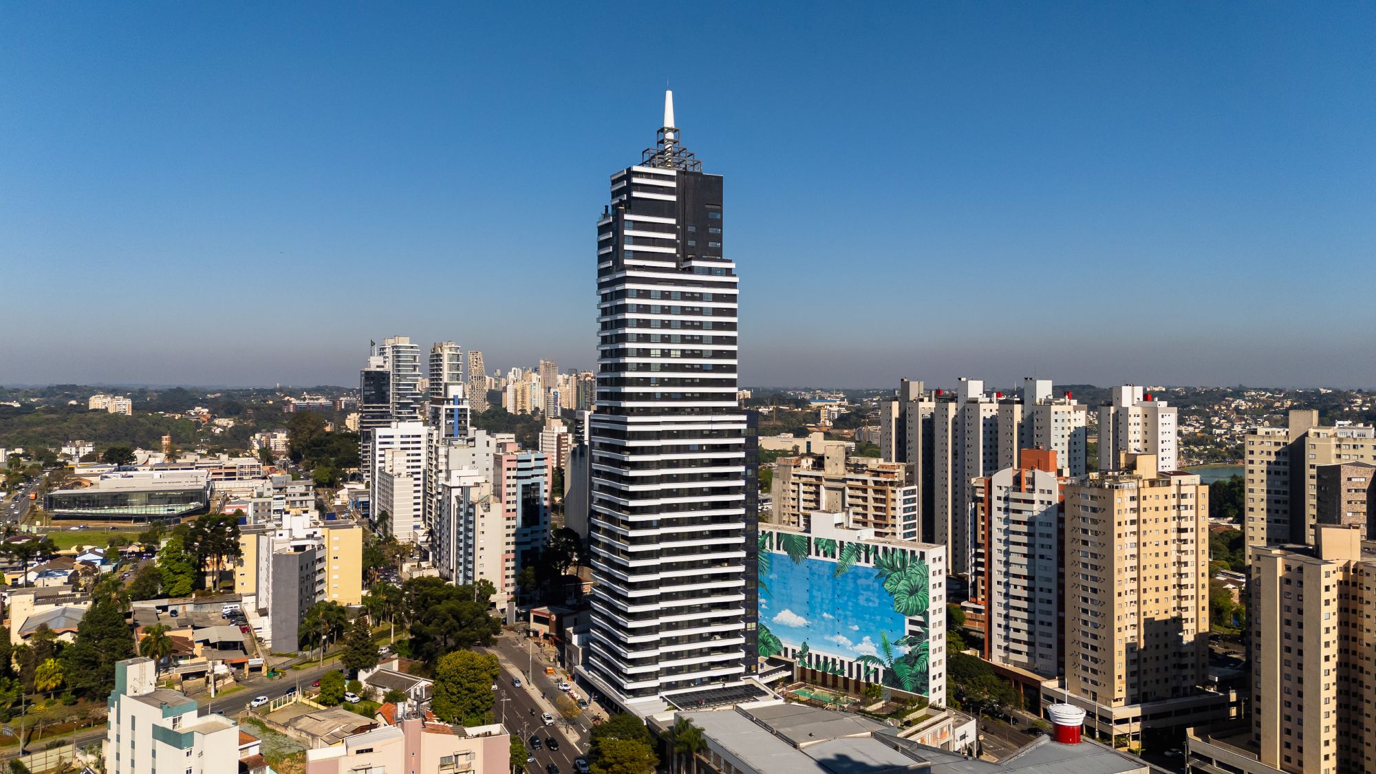 Curitiba mantém ritmo forte no mercado imobiliário de luxo no 2º trimestre de 2025