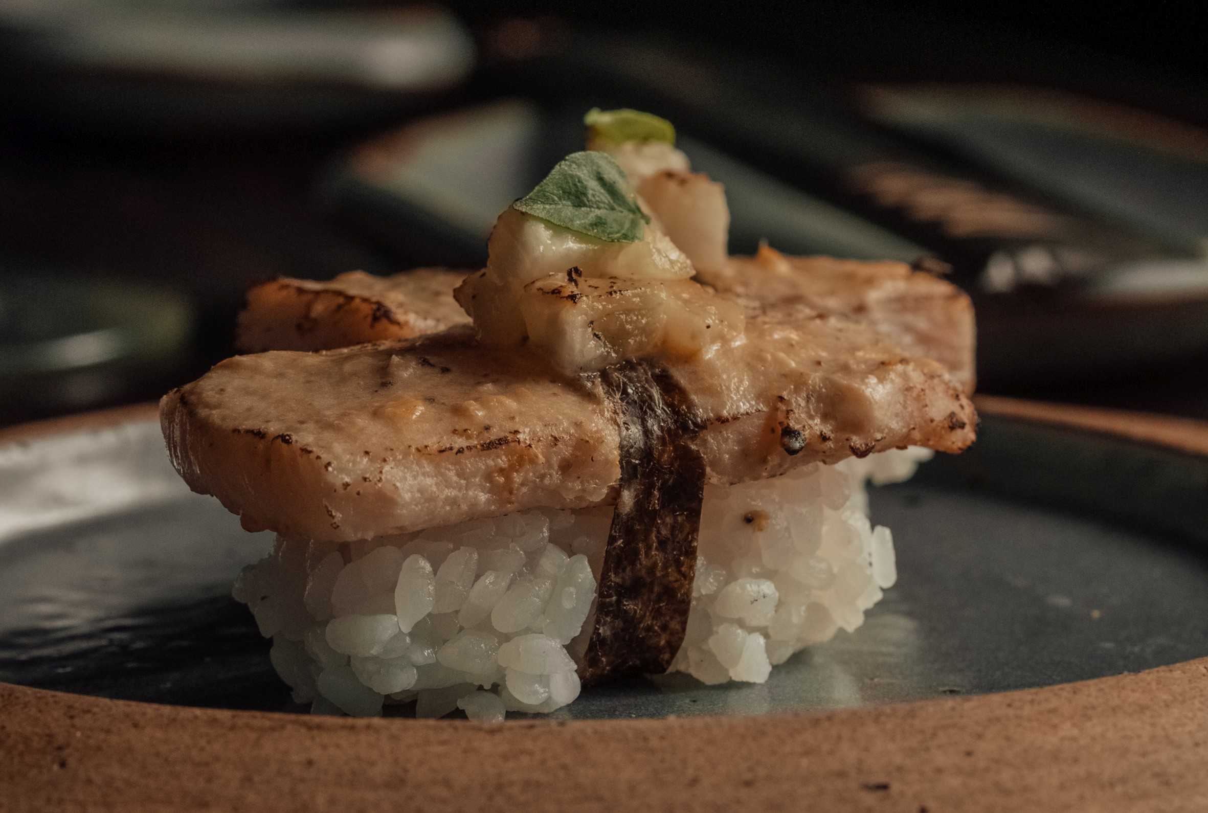 O sushi além da tradição: Nuu Nikkei celebra o Dia do Sushi com criações autorais e ingredientes inusitados