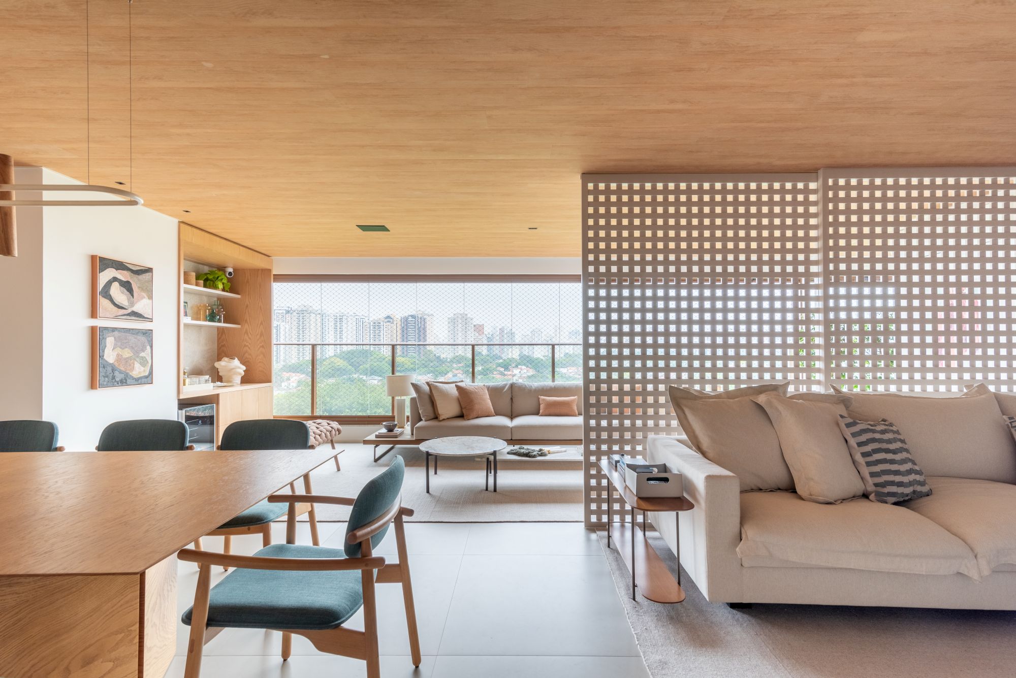 Projeto RM revela como o design pode unir funcionalidade, estética e conforto em um lar contemporâneo