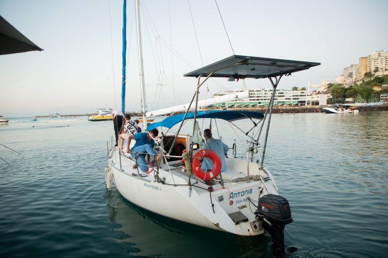 Salvador Boat Show leva crianças e adolescentes à vela