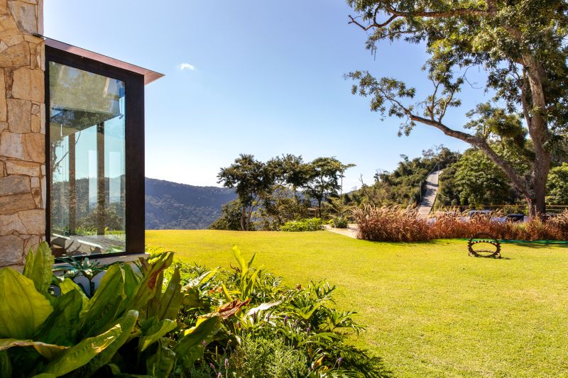 Entre o natural e o sensorial: o paisagismo que conecta arquitetura e natureza em Petrópolis