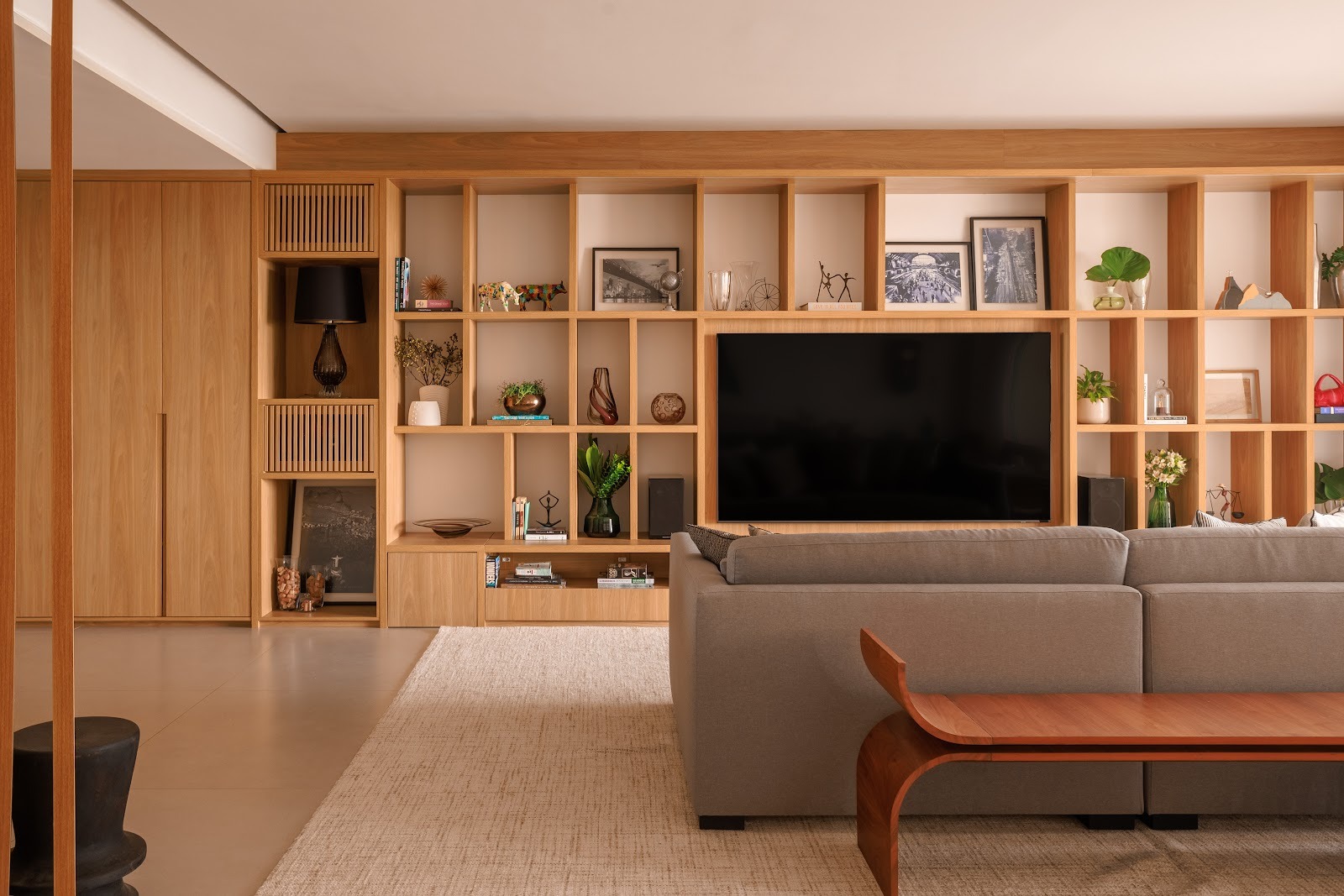 Lar carioca com design contemporâneo e a leveza típica do Rio