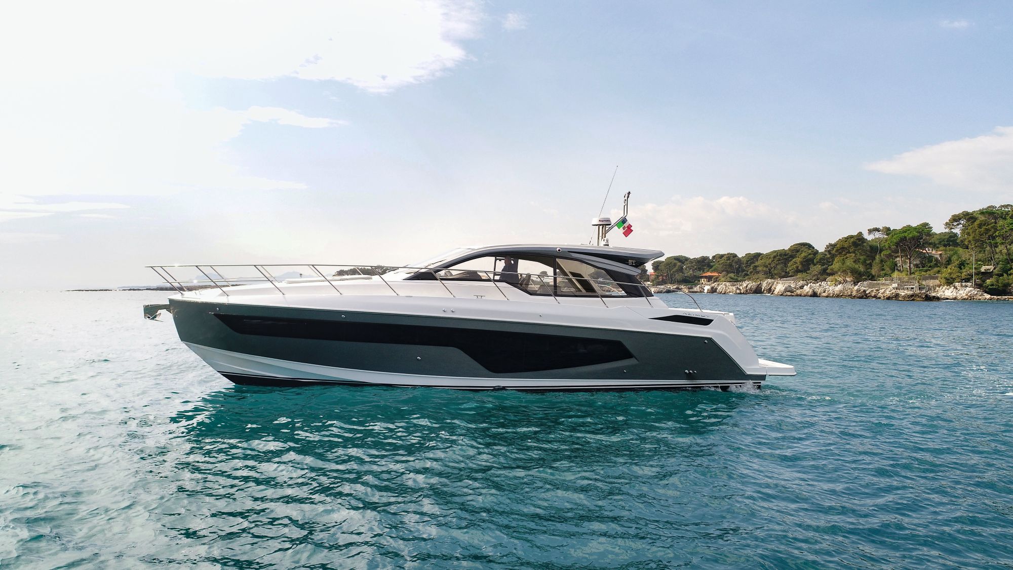 Aberto ao público: iate de 16 metros da italiana Azimut está em exposição na 1ª Conexão Marina Itajaí
