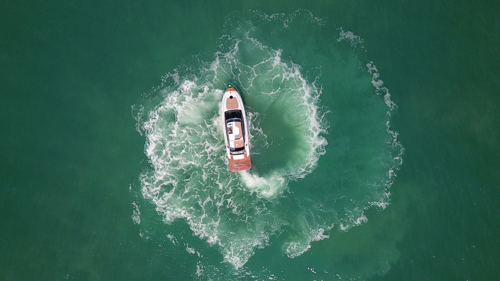Brasil lidera buscas de fim de ano e réveillon “al mare” e iates de luxo ganham espaço entre viajantes