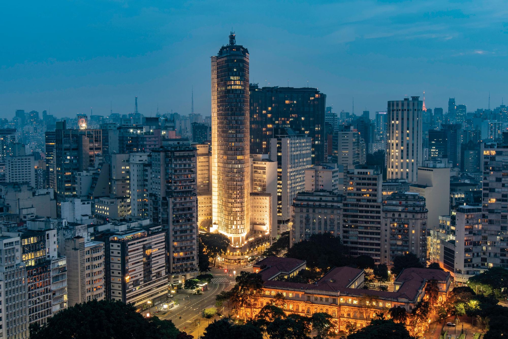 Seis décadas depois de marcar o skyline paulistano, o Edifício Itália volta ao protagonismo e se torna ícone da revitalização do Centro de São Paulo