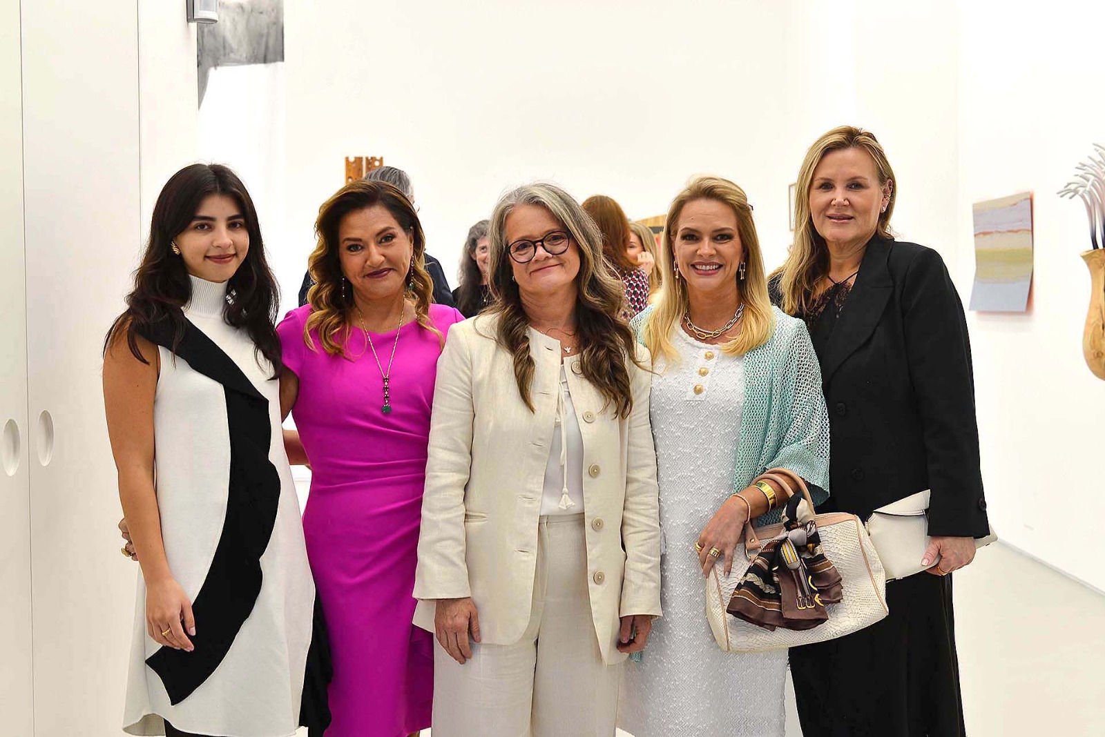 Com 30 anos de história, Galeria Ybakatu reinaugura em novo endereço e abre exposição ao público com obras de 22 artistas
