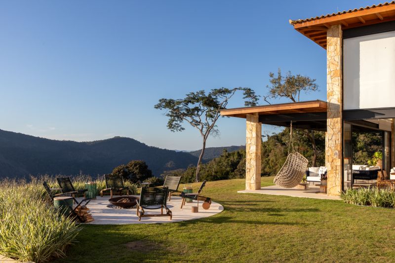 Jardins funcionais: como unir beleza e praticidade nos espaços externos