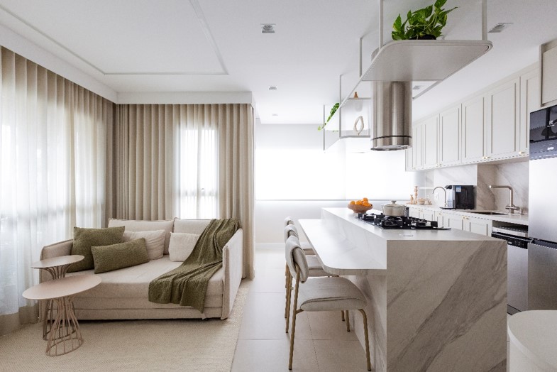 Apartamento de 60m² encanta com décor romântico e a cor do ano 2026
